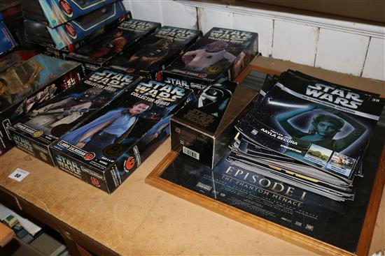 13 Star Wars figures, a poster, magazines & 2 others(-)